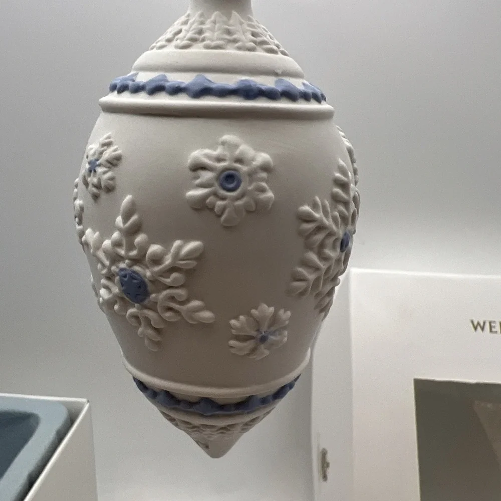 Wedgwood Teardrop White & Blue Snowflakes Christmas Ornament w/ Box 4.5